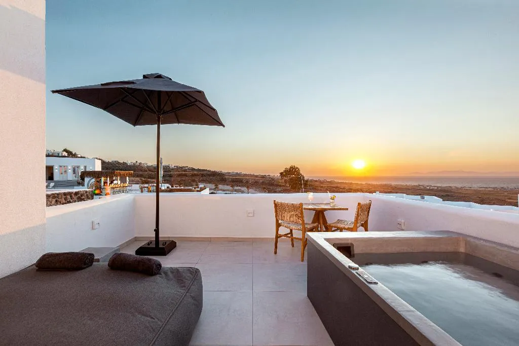 SUITE WITH JACUZZI Room, Secret View Hotel, Santorini