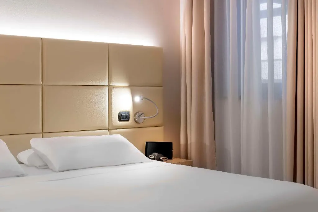 DOUBLE SUPERIOR Room, Best Western Cavalieri della Corona, Milan