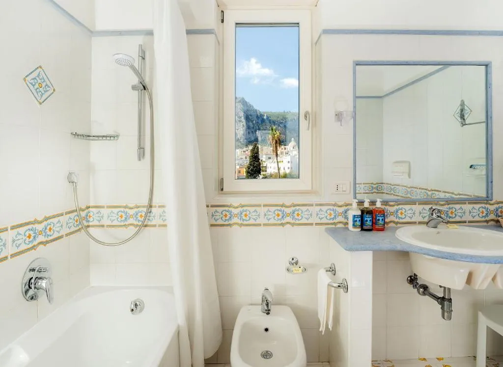 TRIPLE GARDEN VIEW Room, Hotel Syrene Capri, Naples