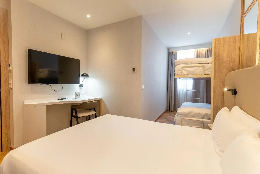 QUADRUPLE STANDARD Room, Petit Palace Chueca, Madrid