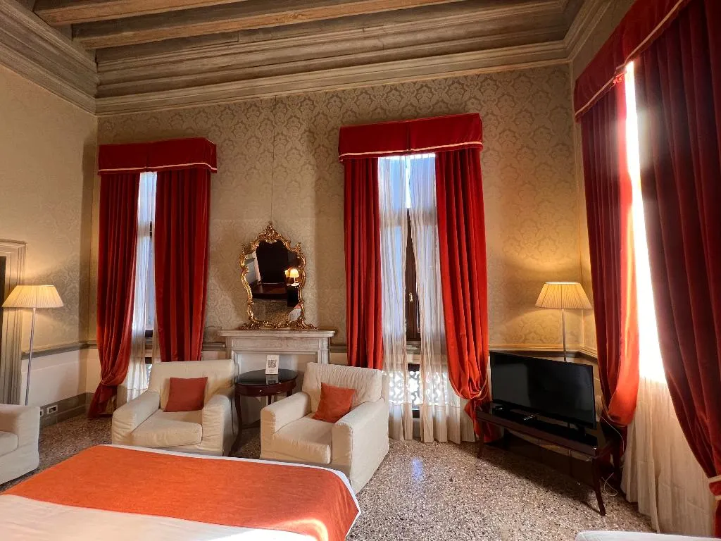 JUNIOR SUITE STANDARD Room, Ruzzini Palace, Venice