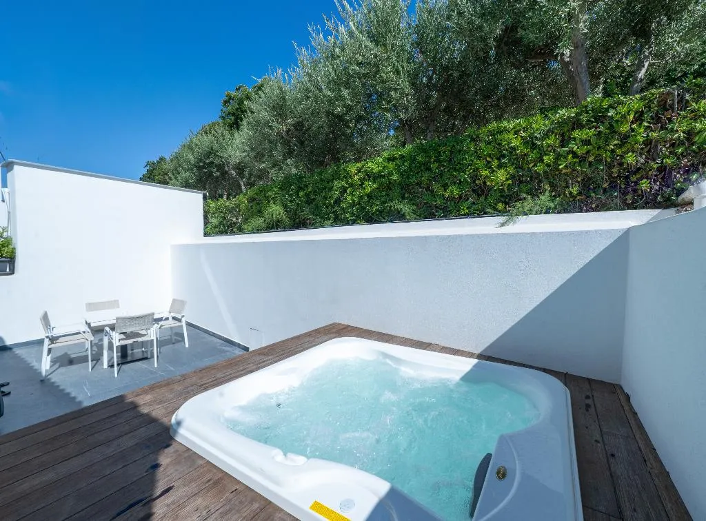 DOUBLE DELUXE WITH JACUZZI Room, Cala Moresca-Anima Mediterranea, Naples