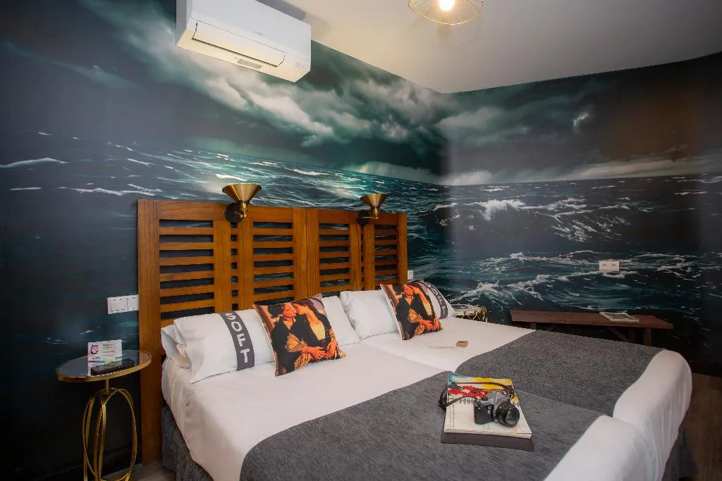 Room, Casual Del Cine Valencia, Valencia