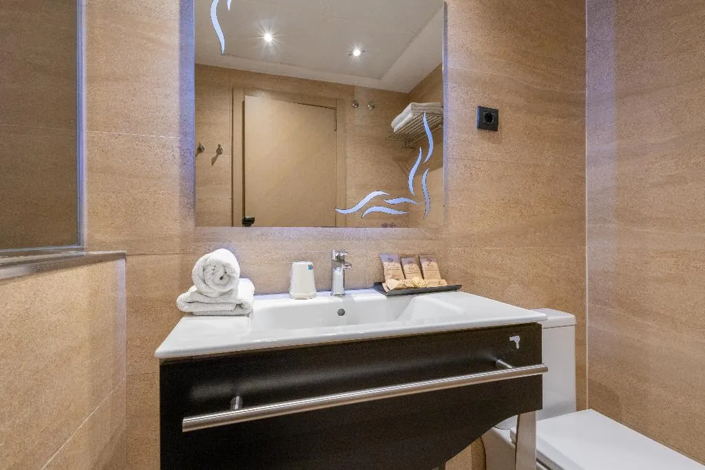 DOUBLE SINGLE USE STANDARD Room, Gran Hotel Barcino 4*S, Barcelona