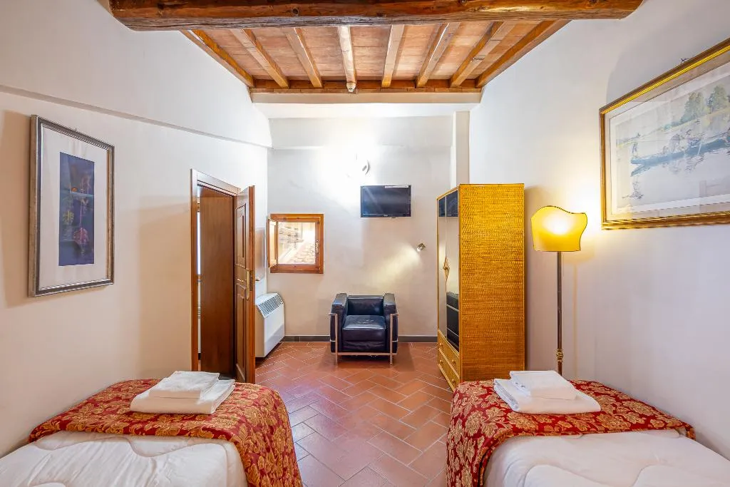 FAMILY ROOM TWO BEDROOMS ONE BATHROOM Room, Hotel City, Florence