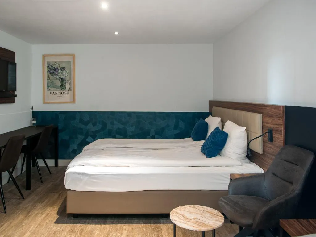 Double or Twin DELUXE Room, Amsterdam Lake Hotel, Amsterdam