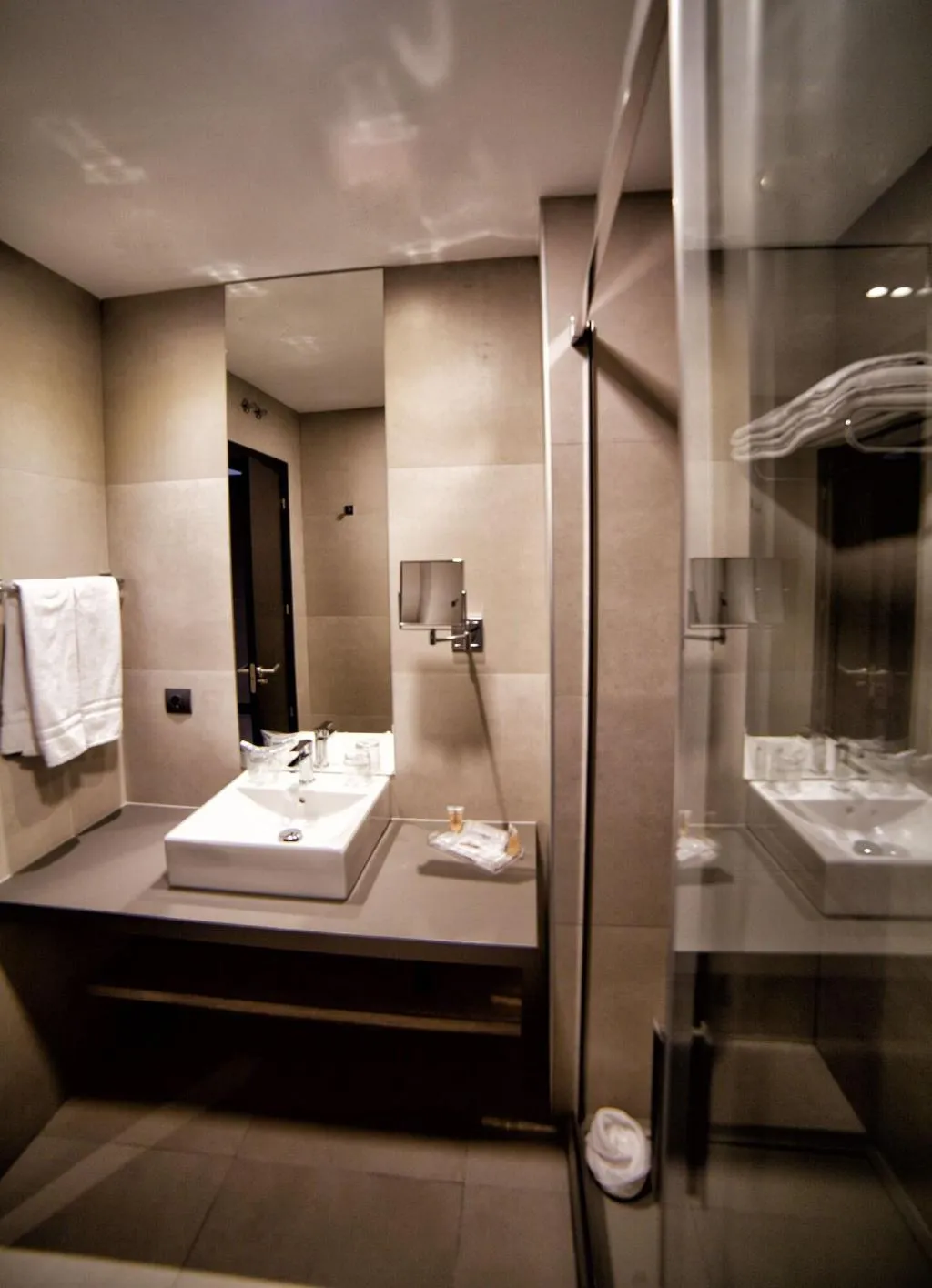 Room, Parque Real, Madrid