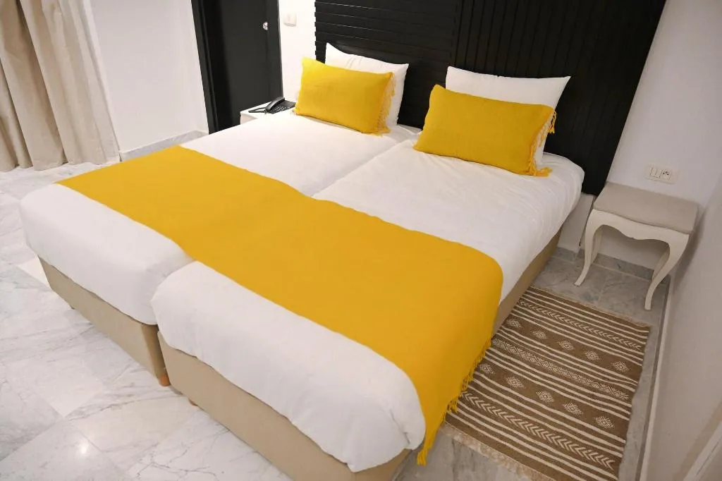 Room, Lac Leman, Tunisia