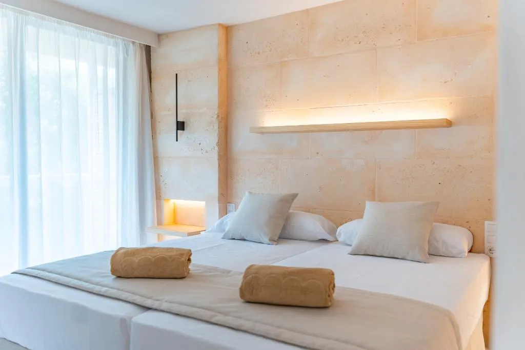 JUNIOR SUITE STANDARD Room, Canyamel Sun Suites, Majorca
