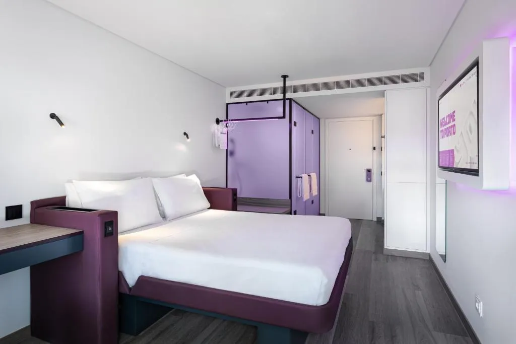 DOUBLE PREMIUM QUEEN BED Room, Yotel Porto, Porto