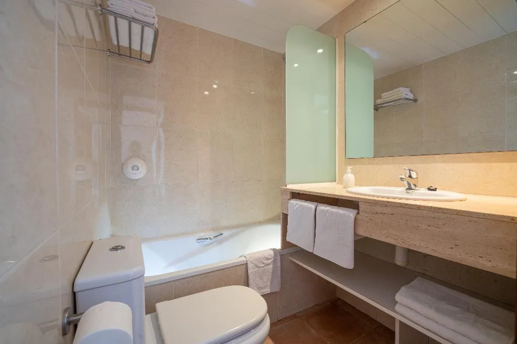 APARTMENT CAPACITY 4 ONE BEDROOM Room, Albamar, Costa Brava
