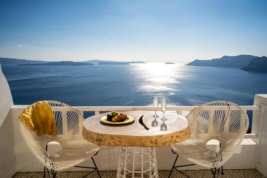 Double or Twin EXECUTIVE Room, Delfini Villas, Santorini