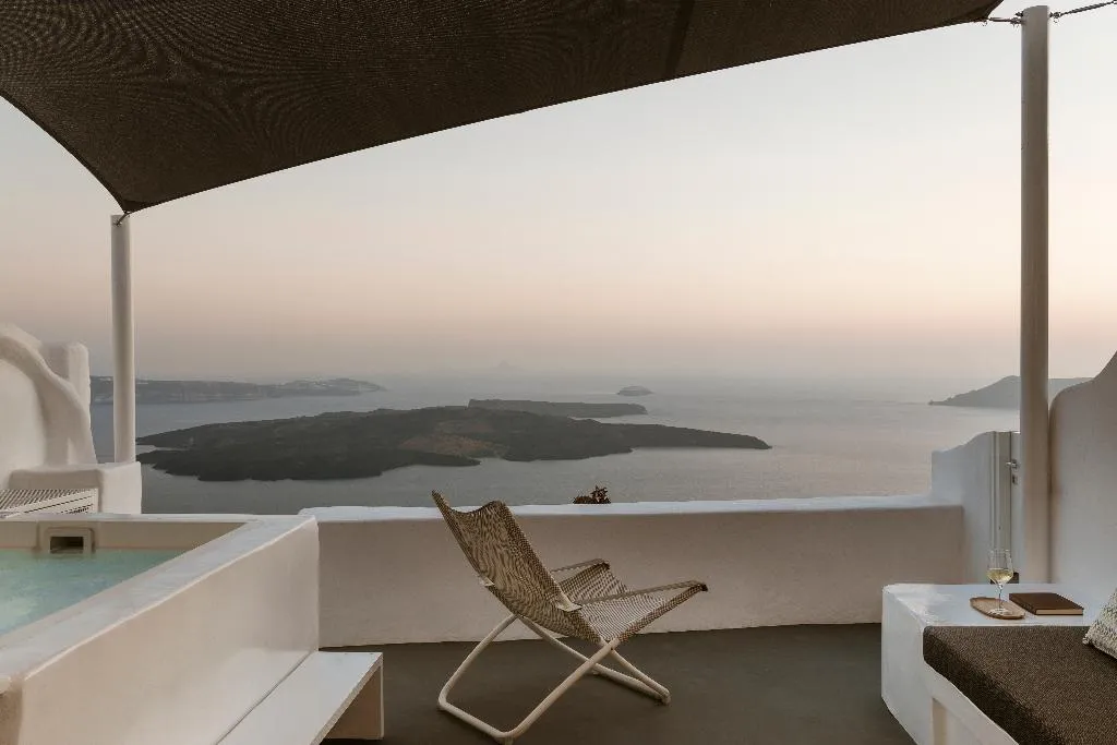 CAVE GRAND Room, Aqua Luxury Suites, Santorini