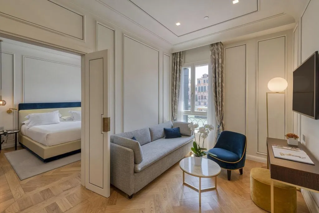 SUITE KING SIZE BED Room, H10 Palazzo Canova, Venice