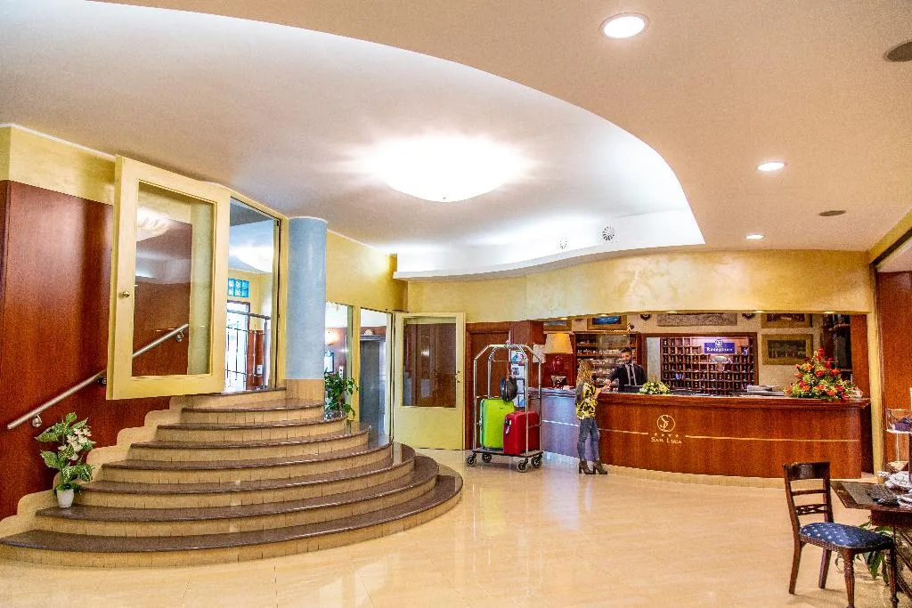 Lobby, Hotel San Luca, Naples