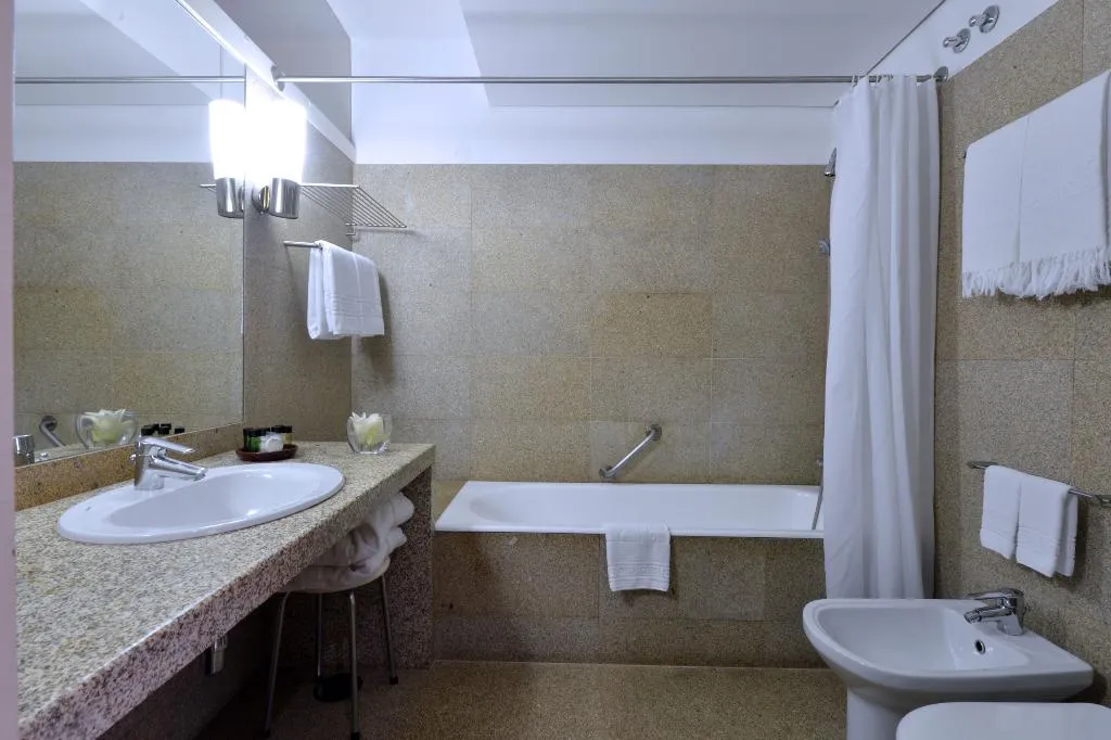 Double or Twin STANDARD Room, Pousada Mosteiro de Guimaraes - Monument Hotel, Porto