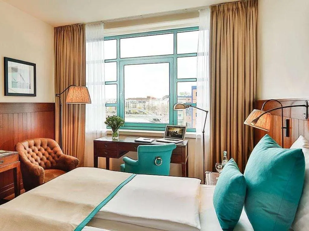 Room, Ameron Abion Spreebogen Waterside, Berlin