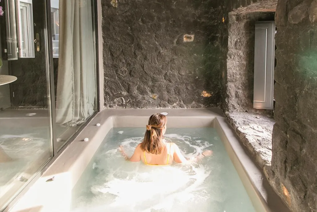 SUITE DELUXE WITH JACUZZI Room, Kivotos Santorini, Santorini