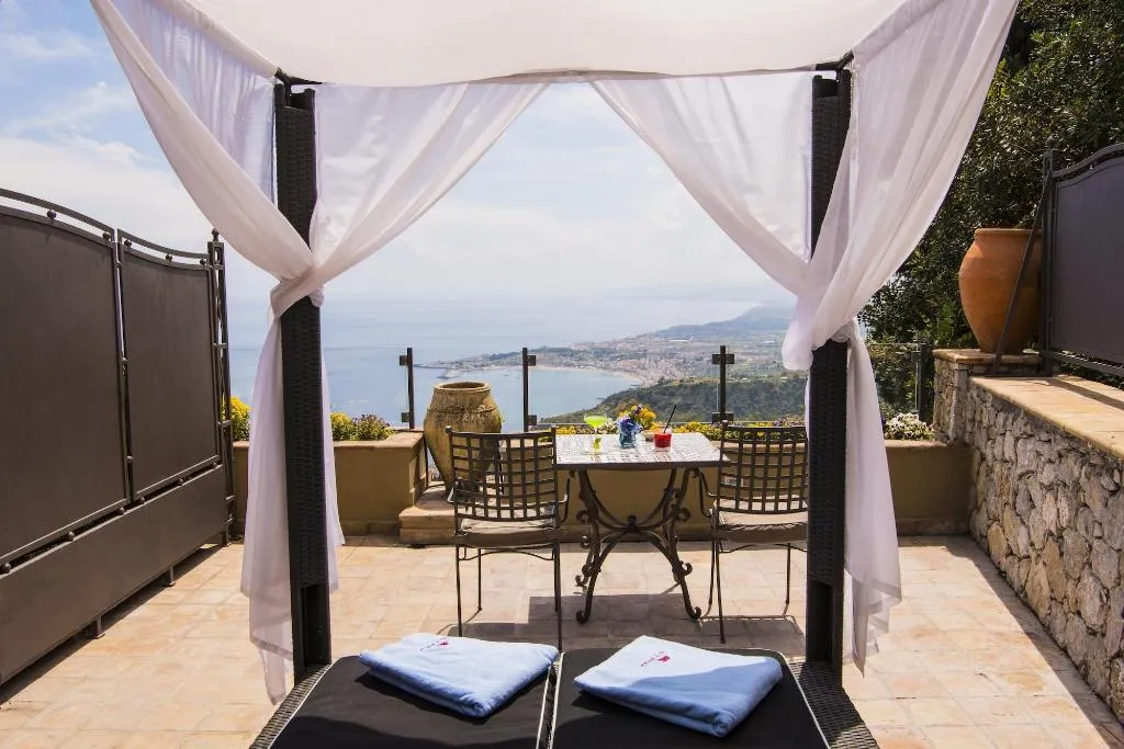 Room, Villa Ducale, Taormina
