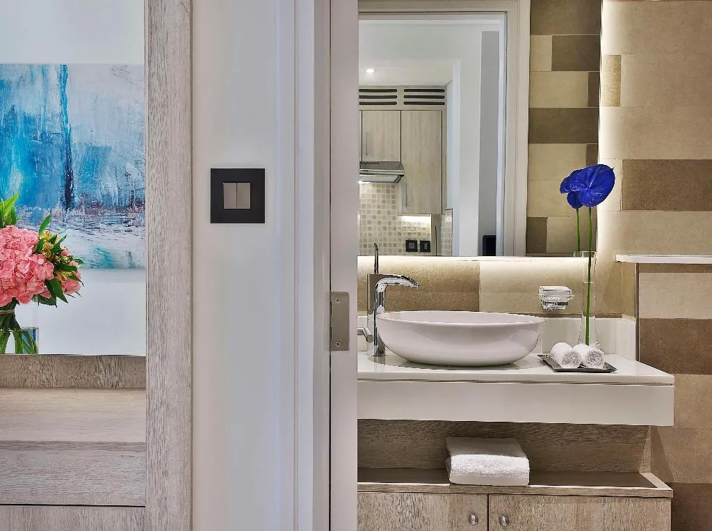 APARTMENT SEA VIEW ONE BEDROOM Room, NH Collection Dubai The Palm, Dubai