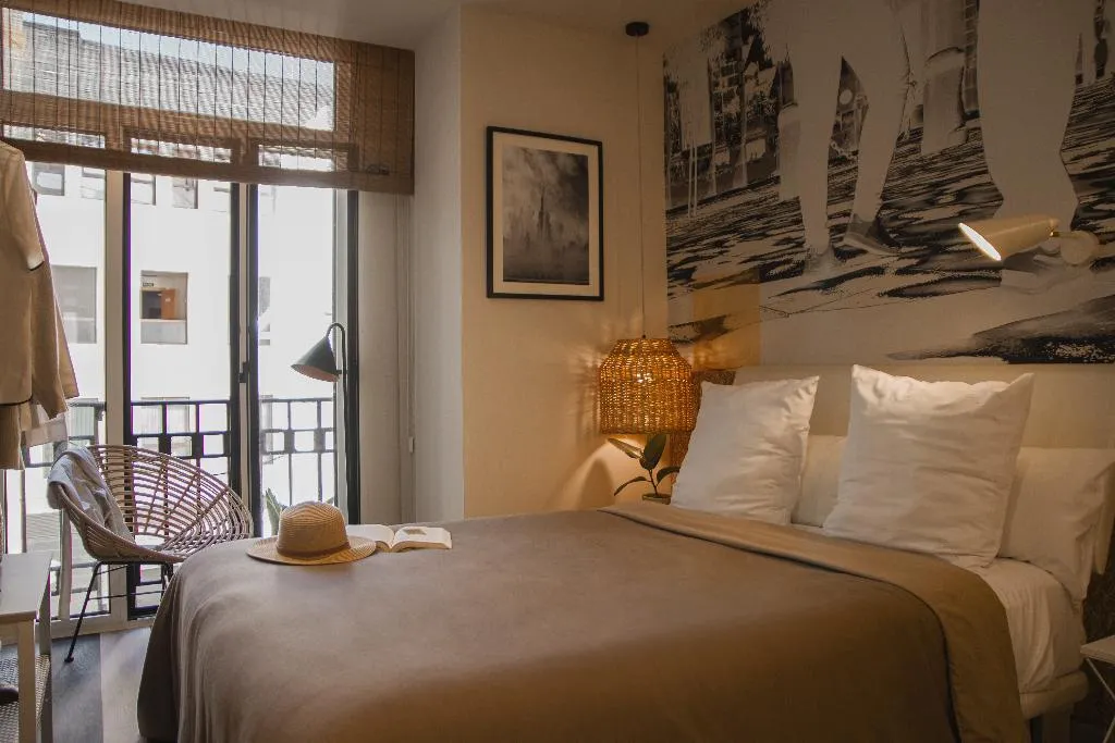 DOUBLE SUPERIOR WITH BALCONY Room, Room Select Tetuán, Seville