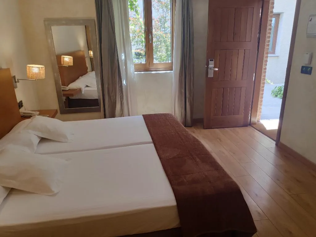 DOUBLE TWO BEDS Room, Las Leyendas, Madrid
