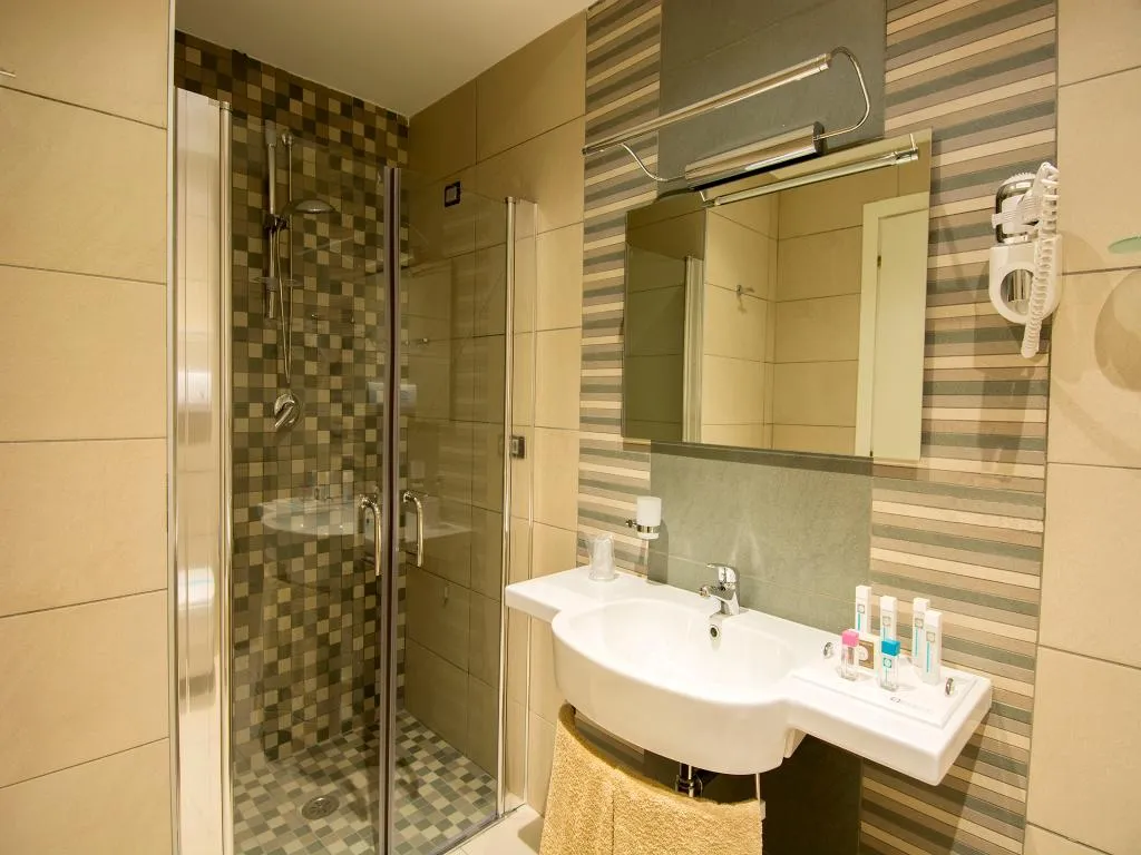 Double or Twin STANDARD Room, Eracle Hotel, Naples