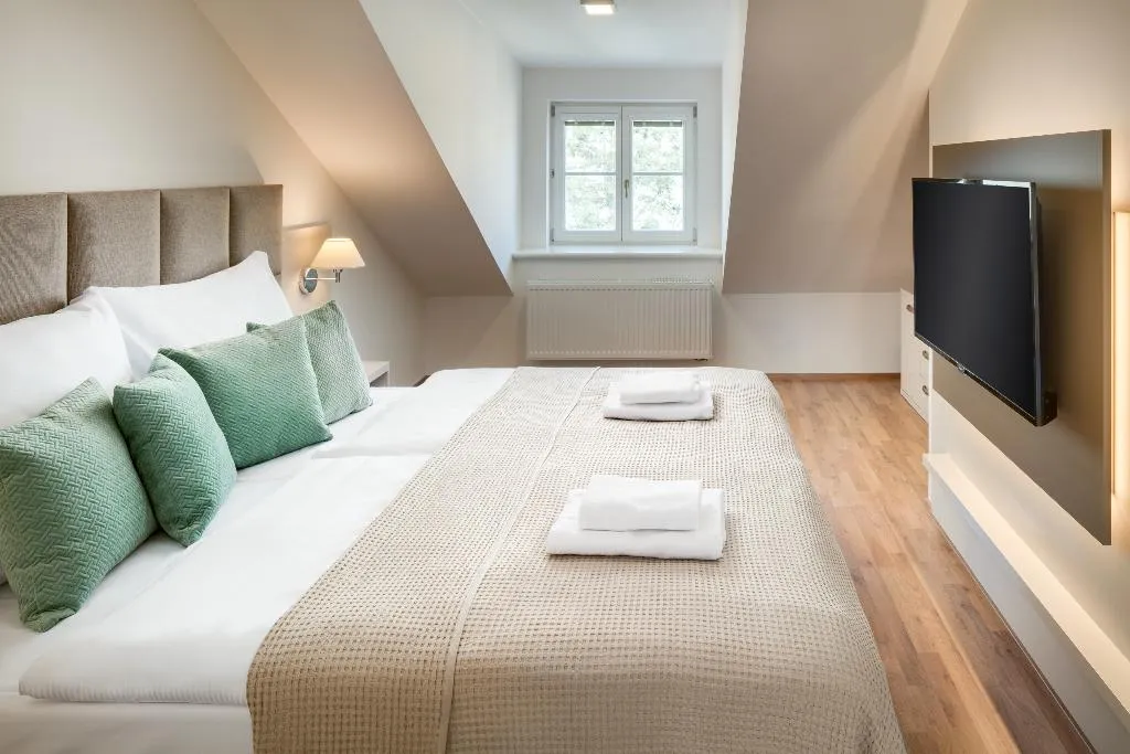 APARTMENT TWO BEDROOMS ONE BATHROOM Room, Louren Apartments, Prague