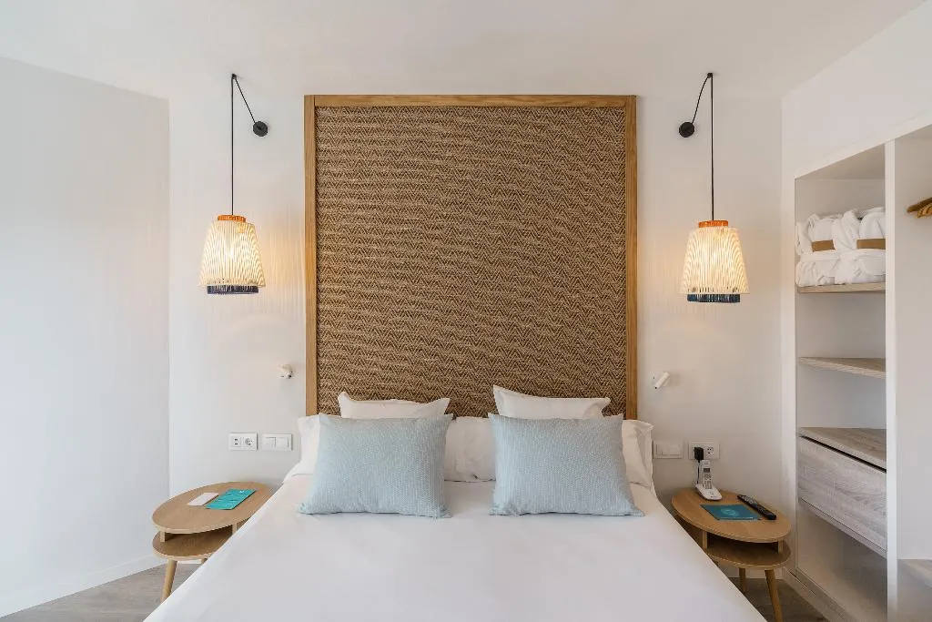 Double or Twin SUPERIOR SEA FRONT Room, Aluasoul Mallorca Resort - Adults Only, Majorca