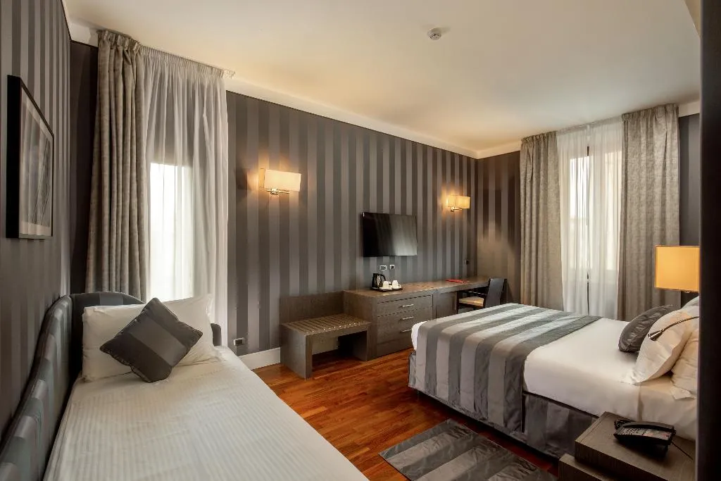 SUITE WITH TERRACE Room, Monti Palace Hotel, Rome