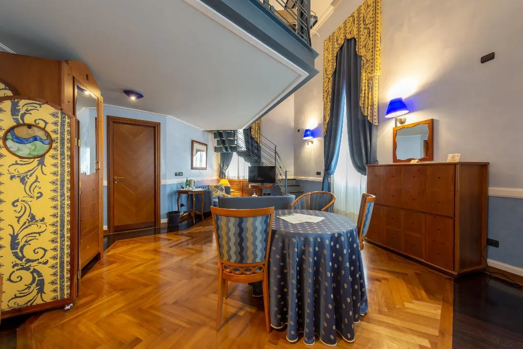 SUITE DELUXE KING BED Room, Grand Hotel Ortigia, Catania