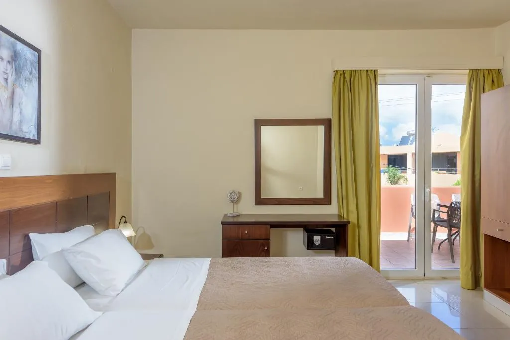 SUITE WITH PRIVATE POOL Room, Theo Hotel, Crete
