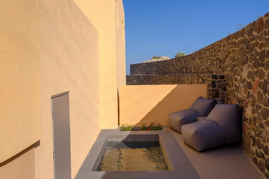 JUNIOR SUITE WITH JACUZZI Room, Kalestesia Suites, Santorini