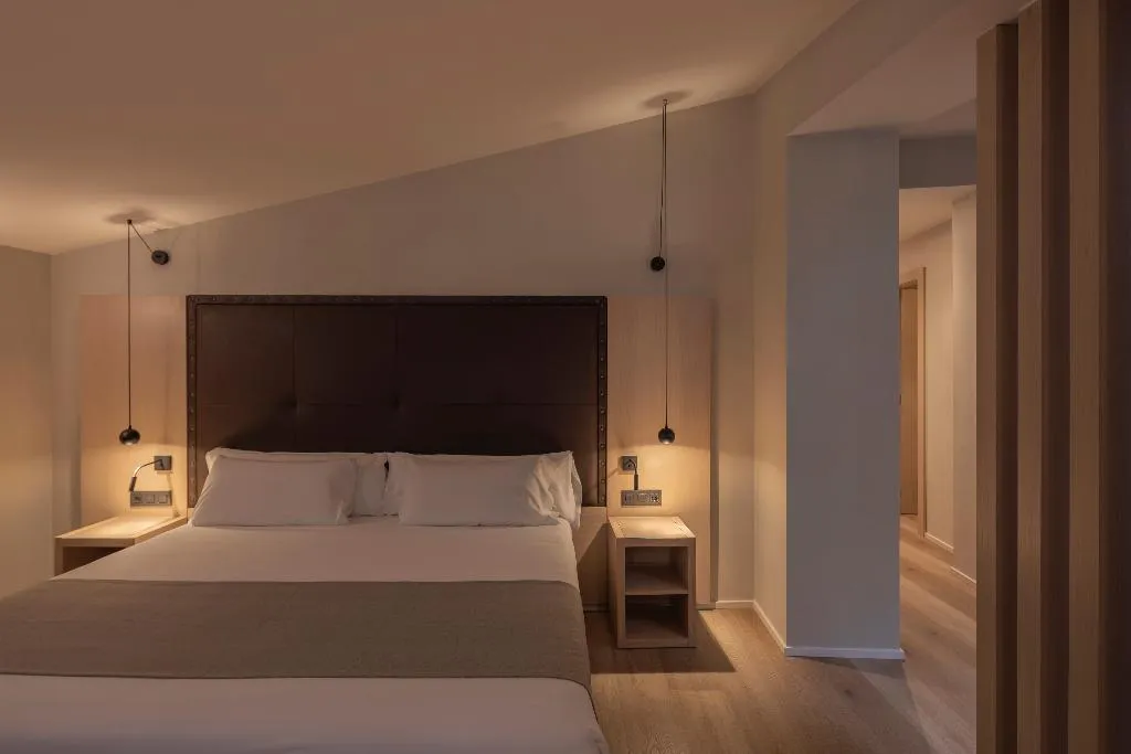 Double or Twin PREMIUM Room, Gran Hotel Barcino 4*S, Barcelona
