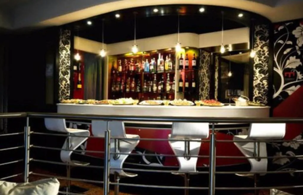 Bar, Ariston, Rome