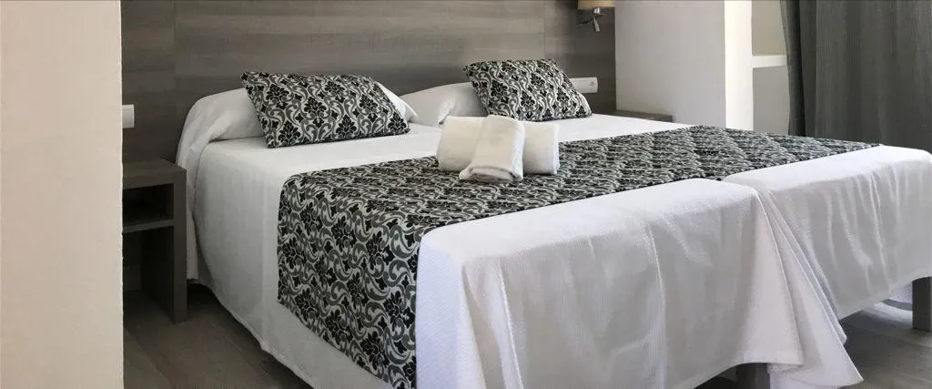 Double or Twin STANDARD Room, Playa Ferrera, Majorca