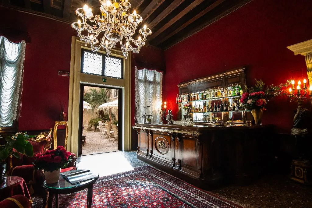 Bar, Palazzo Paruta, Venice