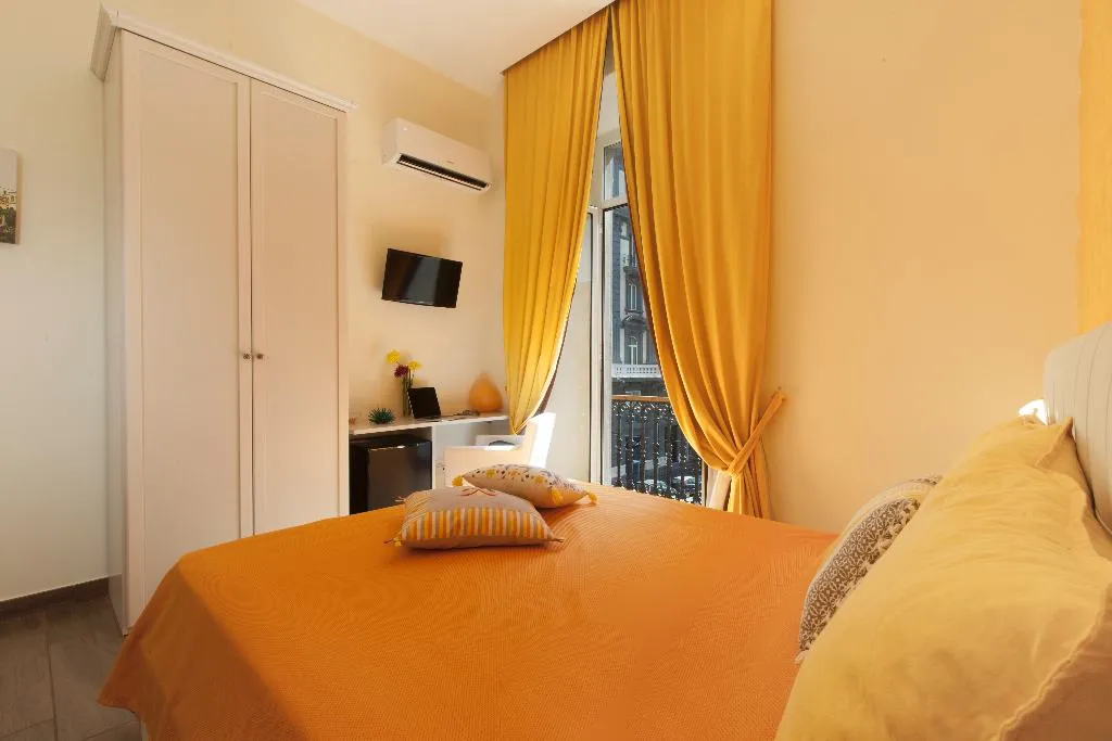 DOUBLE DELUXE Room, Suite Dei Catalani, Naples