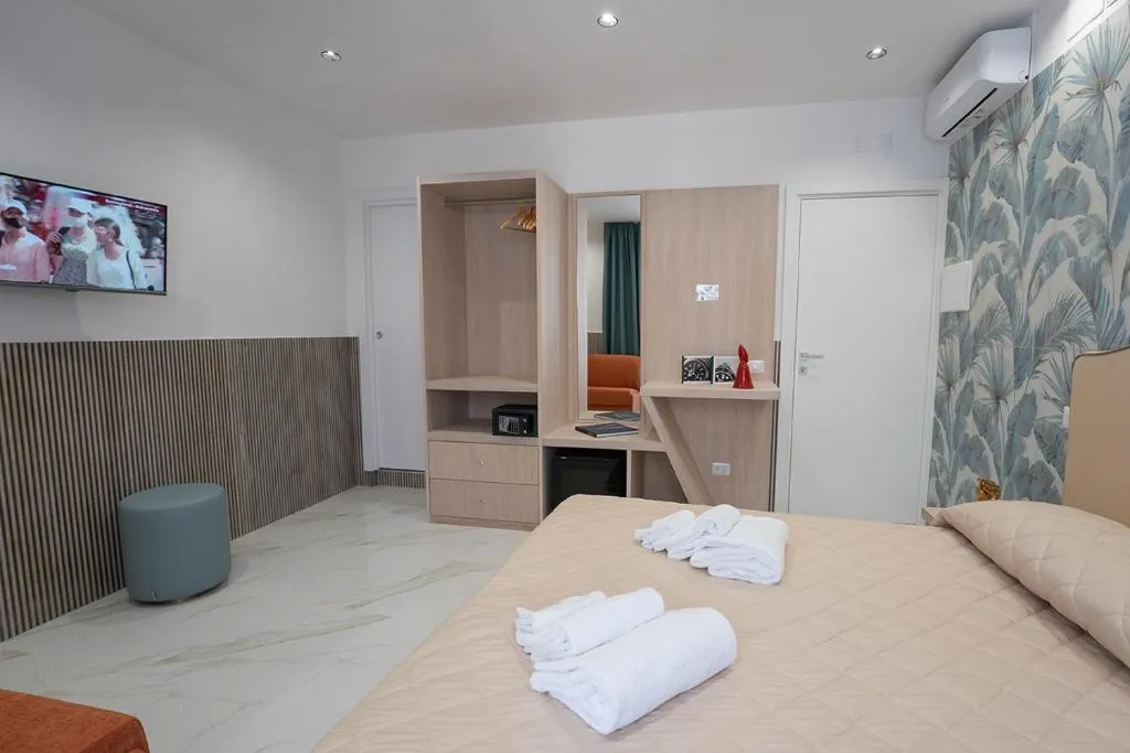 DOUBLE DELUXE KING BED Room, P.C. Boutique H. Napoli Centro, Naples