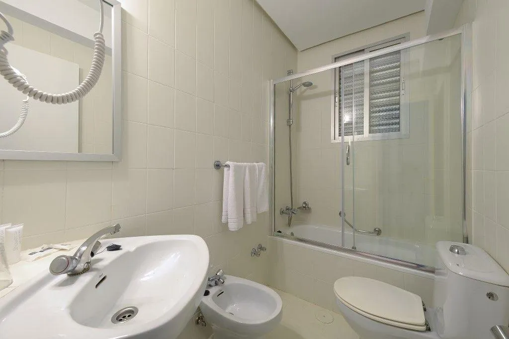 DOUBLE STANDARD Room, NeoMagna Madrid, Madrid