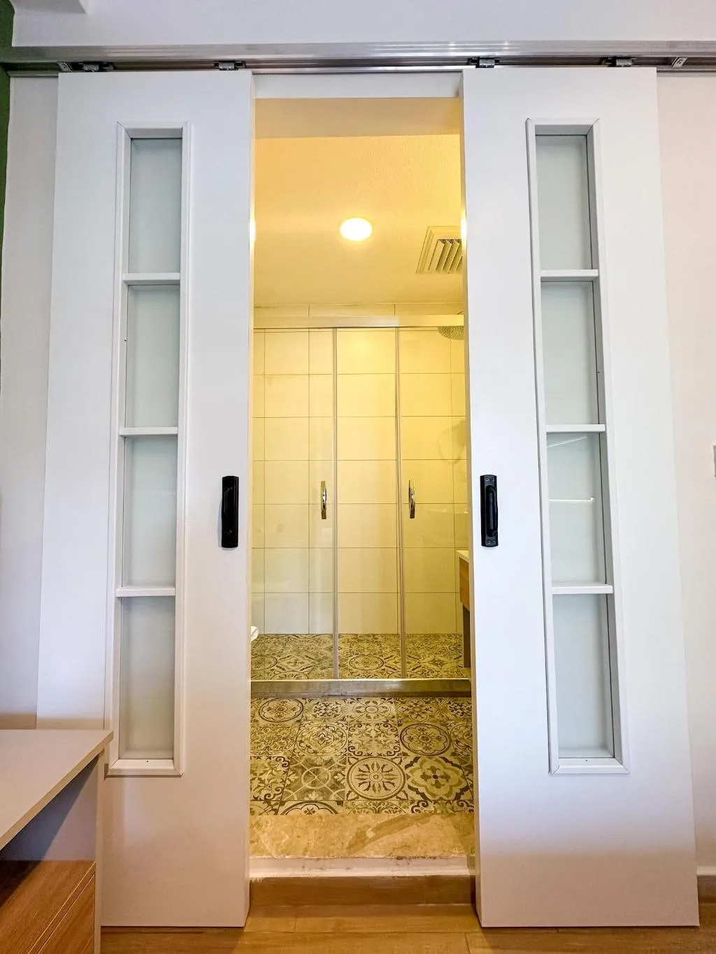 Room, Sema, Dalaman