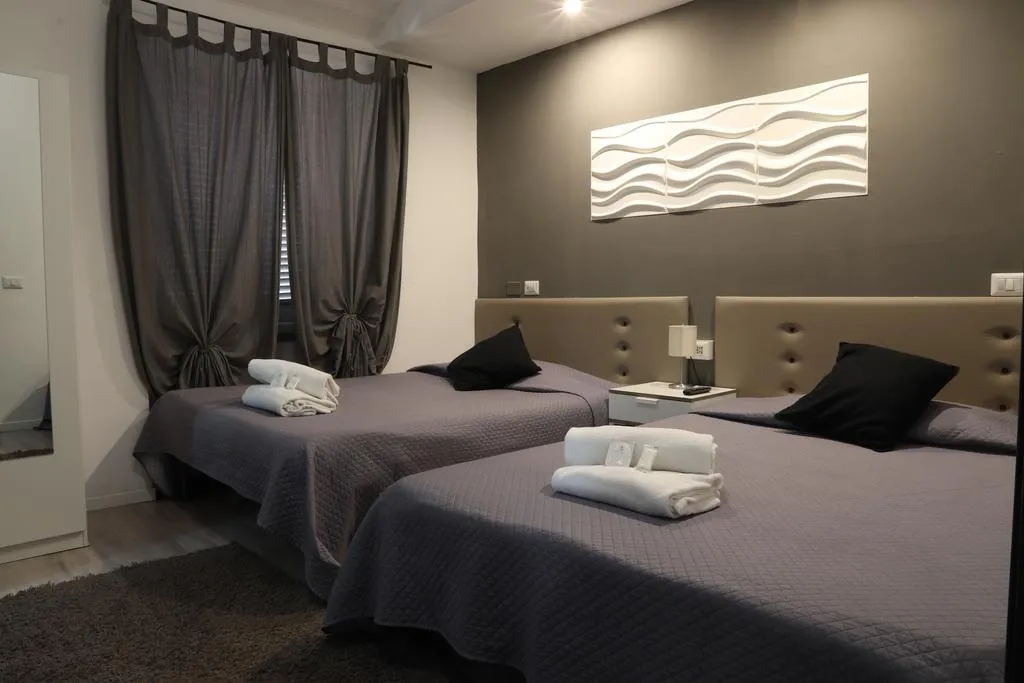 Room, Guest House Minas, Milan