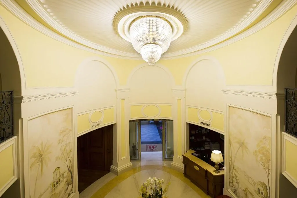 Lobby, Palazzo Alabardieri, Naples