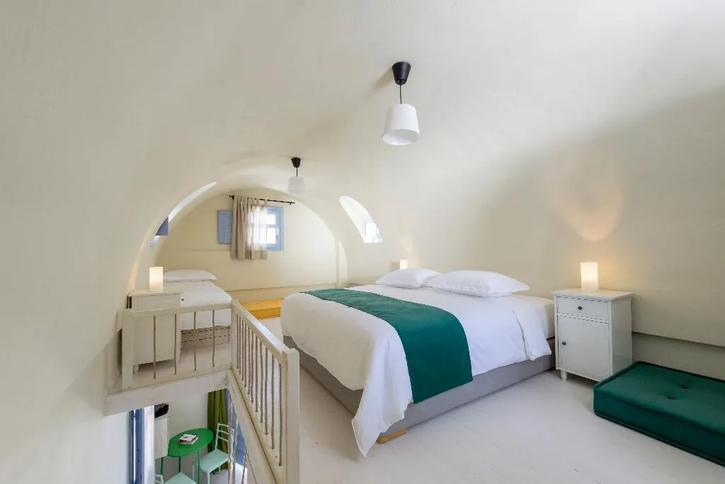 JUNIOR SUITE STANDARD Room, Earino Suites and Villas, Santorini