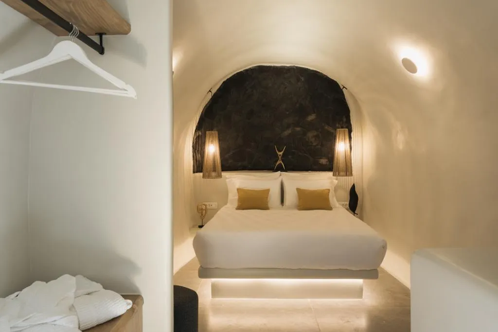 JUNIOR SUITE WITH JACUZZI Room, Aeon Suites by Mr and Mrs White, Santorini