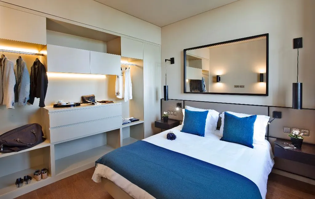 APARTMENT SUPERIOR THREE BEDROOMS Room, Lisbon Five Stars Apartments 8 Building, Lisbon
