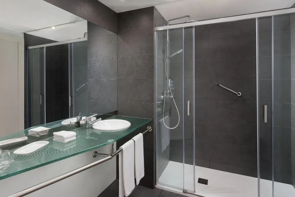 DOUBLE KING SIZE BED Room, Four Points by Sheraton Barcelona Diagonal, Barcelona