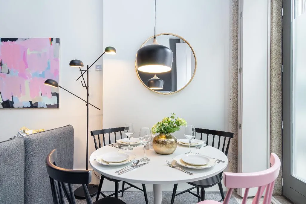 HOME EIGHT BEDROOMS WITH MORE THAN THREE BATHROOMS Room, Canto De Luz, Porto