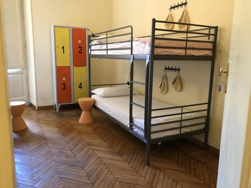 Room, The Beehive, Naples