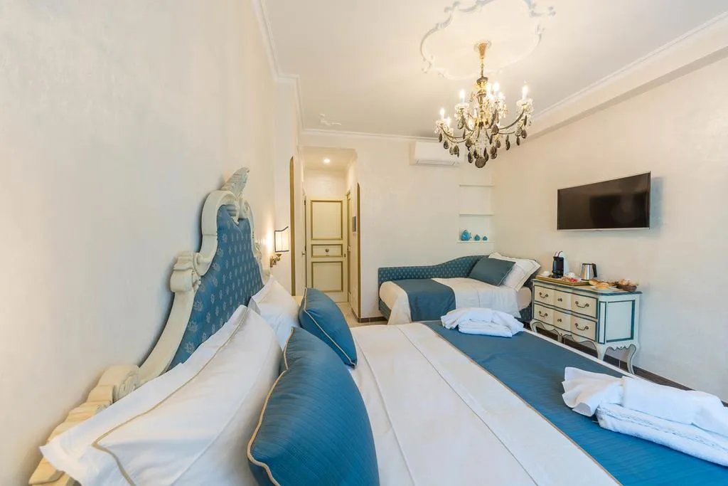 TRIPLE SUPERIOR SEA VIEW Room, B&B Palazzo Montesanto, Naples